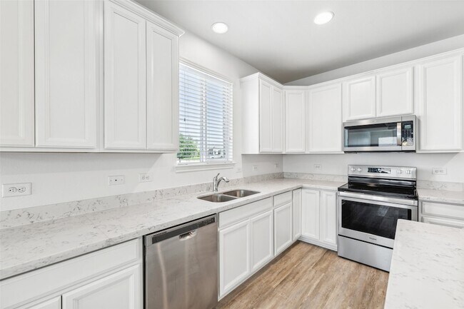 Building Photo - 1641 Vernon Dr