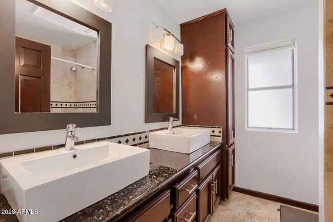 Building Photo - 5344 E Shaw Butte Dr