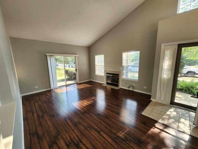 Building Photo - 991 Park Hill Cir