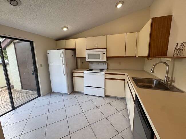 Building Photo - 446 Knollwood Ct