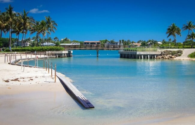 Building Photo - 353 S US Hwy 1