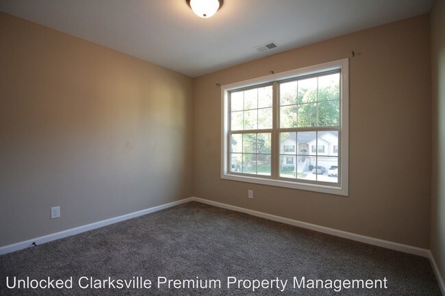 Building Photo - 5 br, 3 bath House - 1684 Putnum Drive