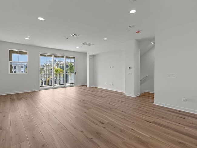 Building Photo - BRAND NEW 4 BED, 3.5 BATHS, 2070 SQ FT TOWNHOME BY KH HOMES