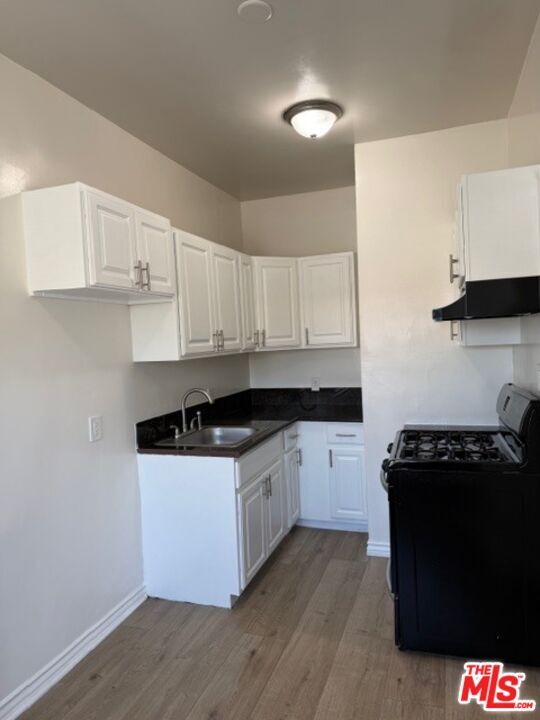 Building Photo - 1117 S Westlake Ave