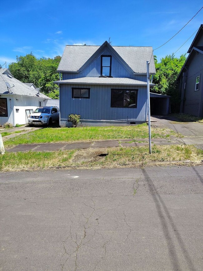 Building Photo - Great 2-bedroom home close to downtown