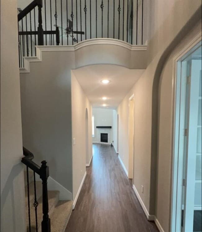 Building Photo - 14615 Birchwood Falls Trail