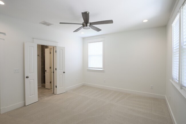 Building Photo - 406 Shakespeare Ln