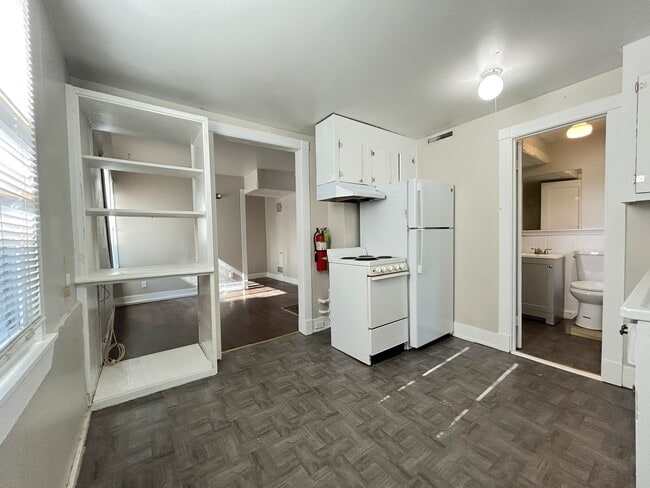 Primary Photo - 117 E Glenwood Ave