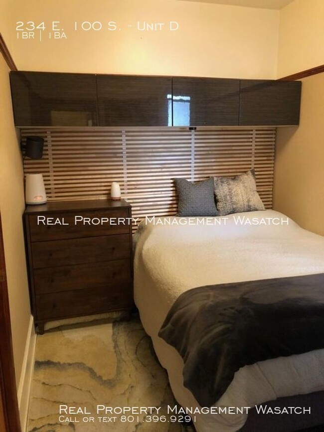 Building Photo - 1 Bedroom 1 Bathroom Unit at The Hollywood!