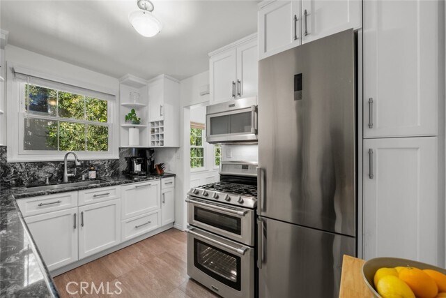 Building Photo - 15234 Dickens St