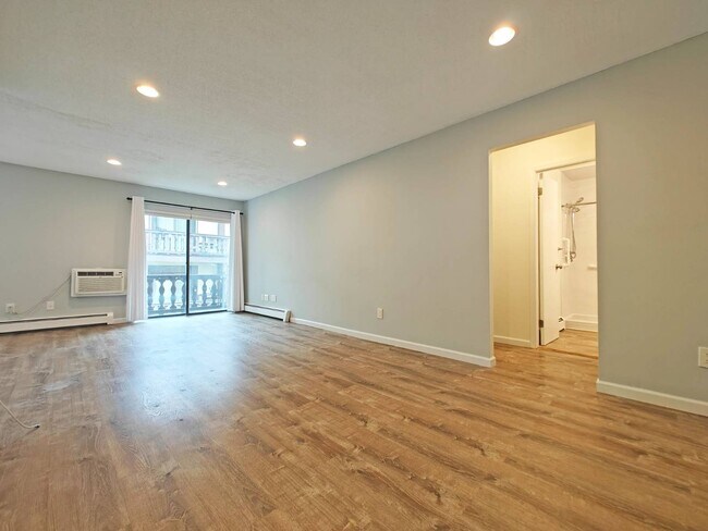 Building Photo - 15 Granada Crescent