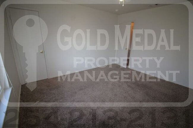 Building Photo - 306 Creek St – Unit C: Cozy Cove Living at...