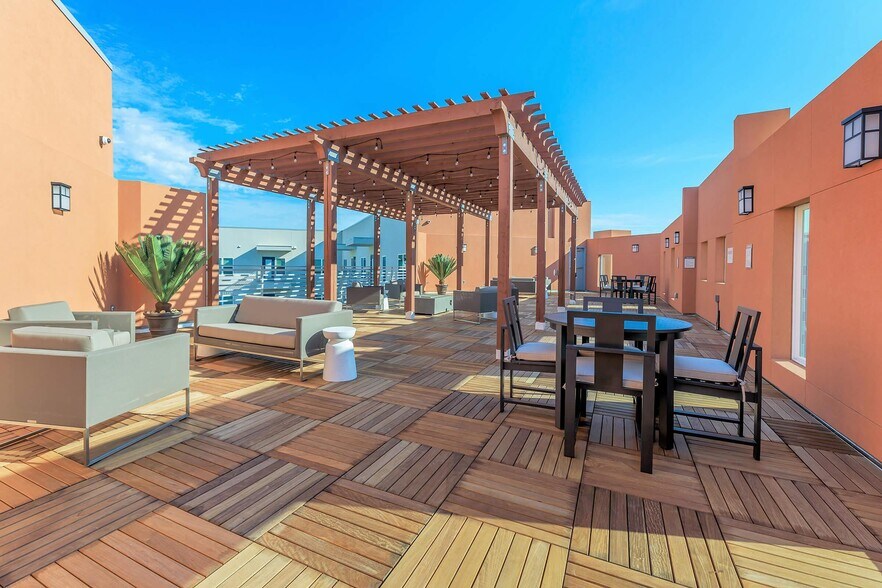 Building Photo - 2422 S Carrier Pkwy