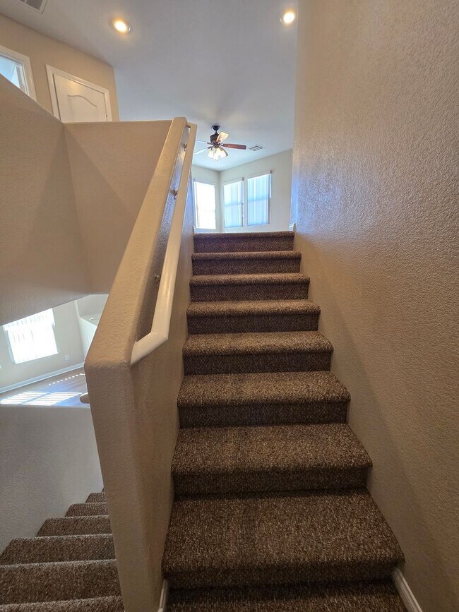 Building Photo - A Spacious 4 Bedroom House in Iron Mountain Ranch