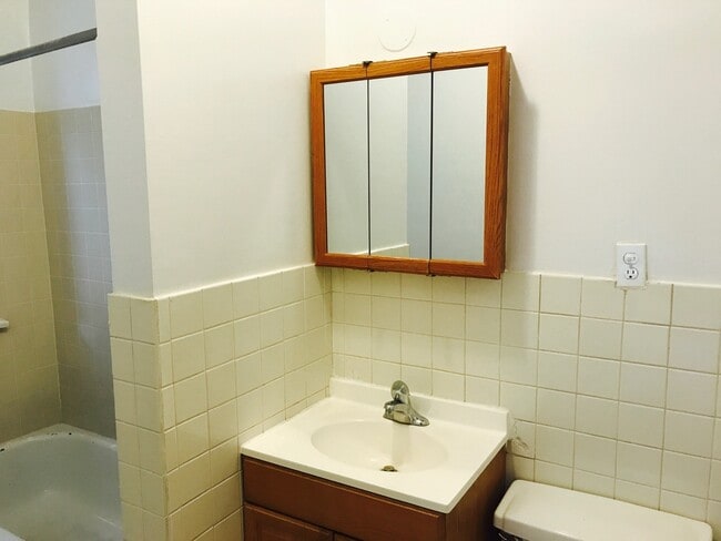 Building Photo - 1511 E 54th St