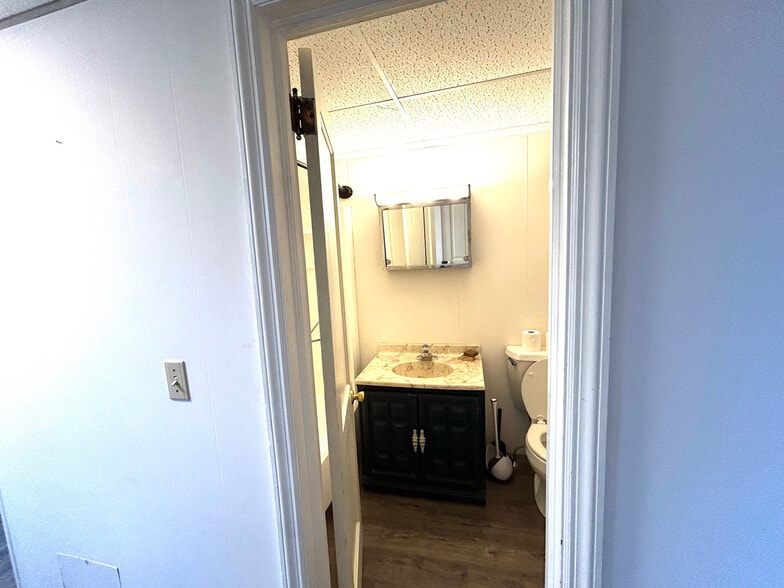 Building Photo - 302 S State St