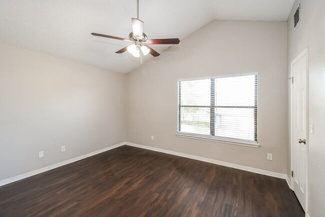 Building Photo - 9727 Villiers Dr S