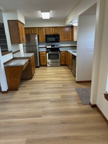 Building Photo - 1329 E 21st Ter