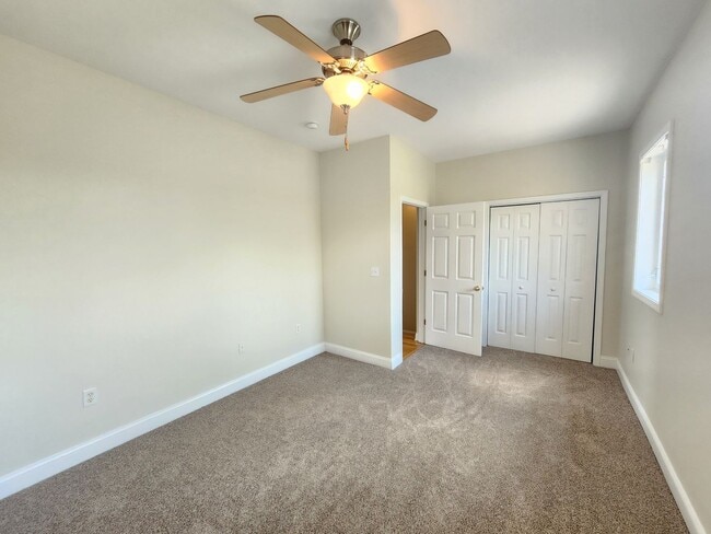 Building Photo - Weaverville Rental!