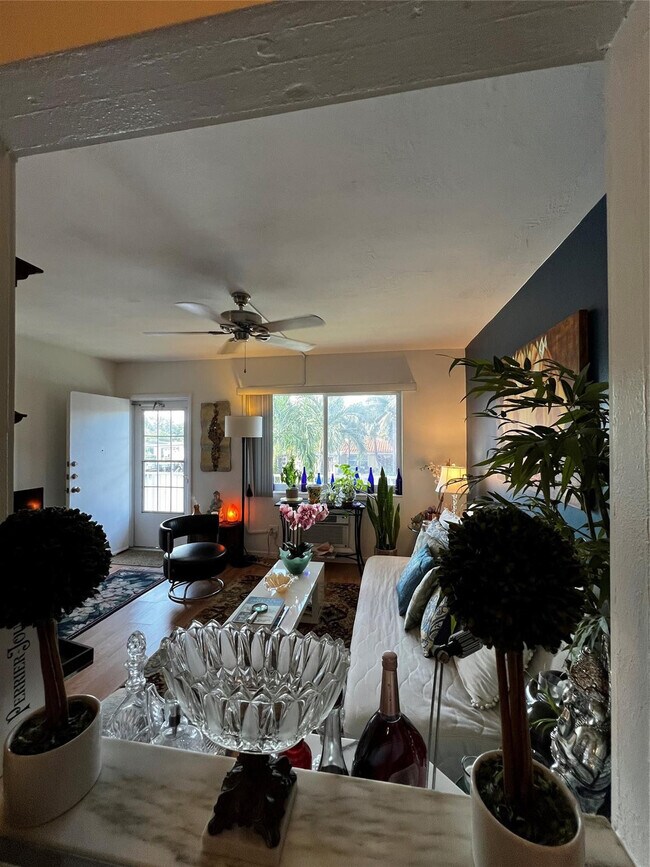 Building Photo - 301 E McNab Rd