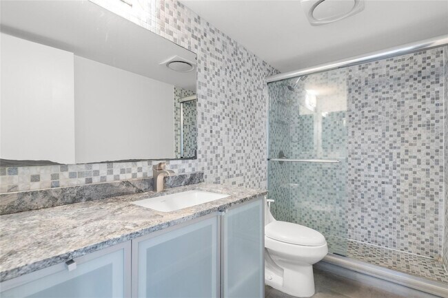 Building Photo - 4900 N Ocean Blvd