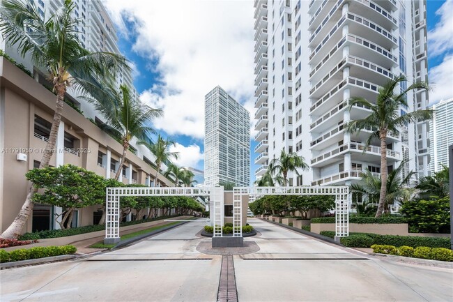 Building Photo - 901 Brickell Key Blvd