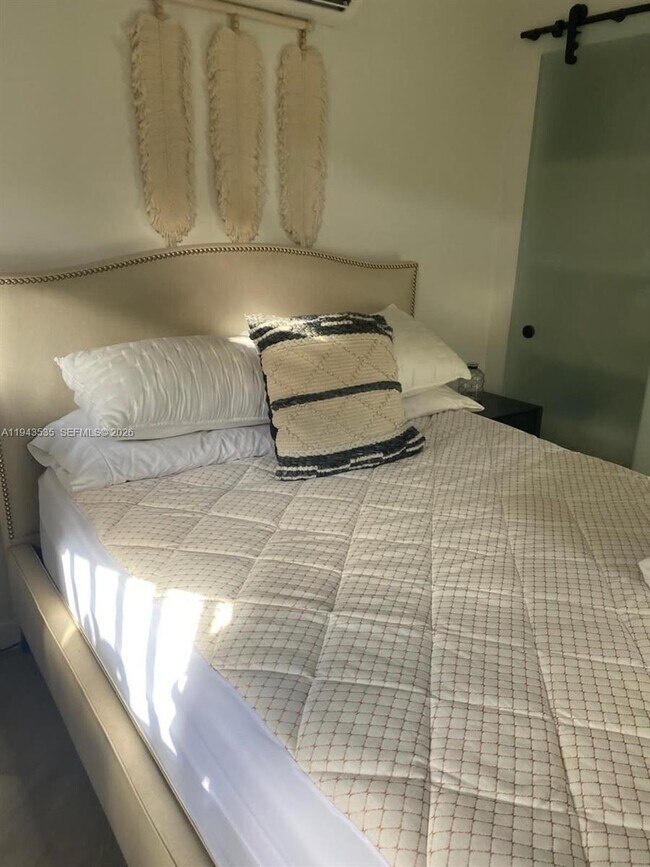 Building Photo - 1321 Asturia Ave