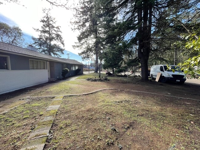 Building Photo - 12827 Glenwood Ave SW