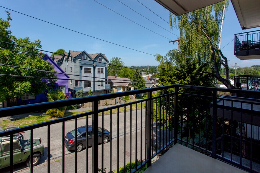 Building Photo - 911 N 73rd St