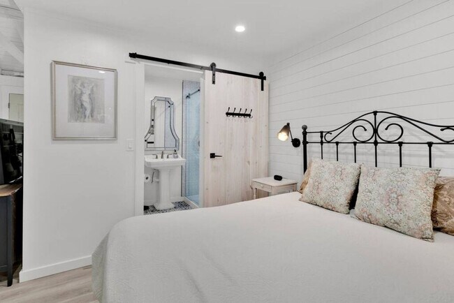 Building Photo - 46 Marlborough Rd