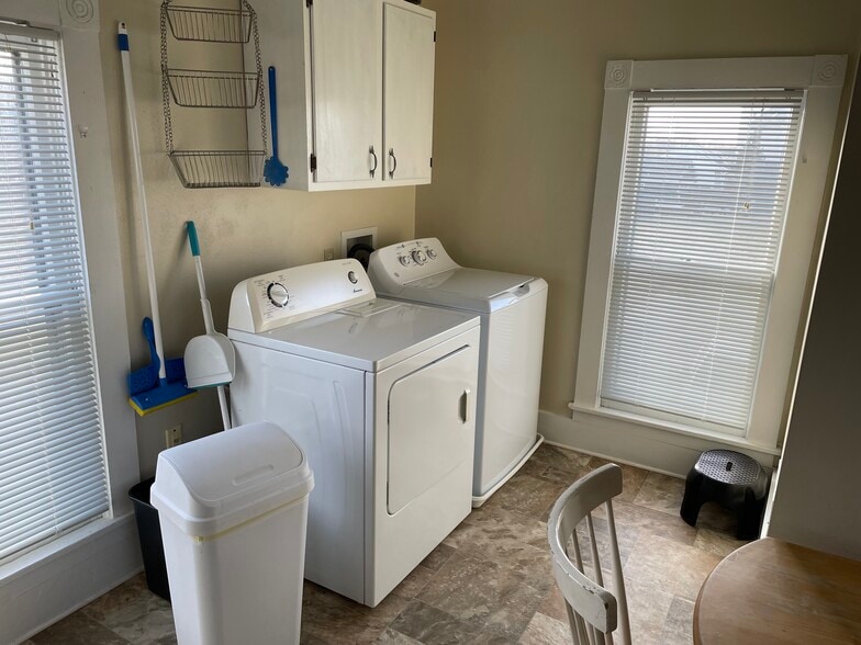 Building Photo - 4128 River Dr