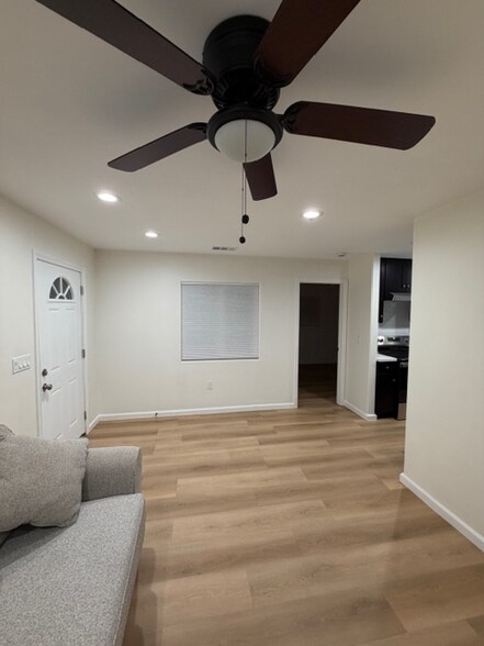 Building Photo - 823 E Cypress St