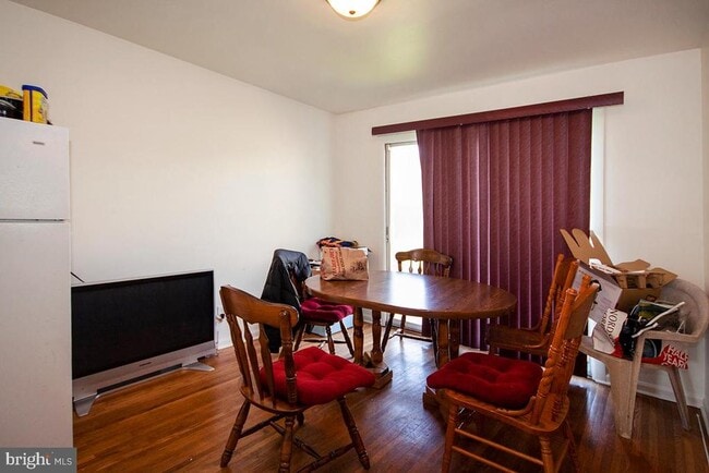 Building Photo - 10 Sherwood Ln