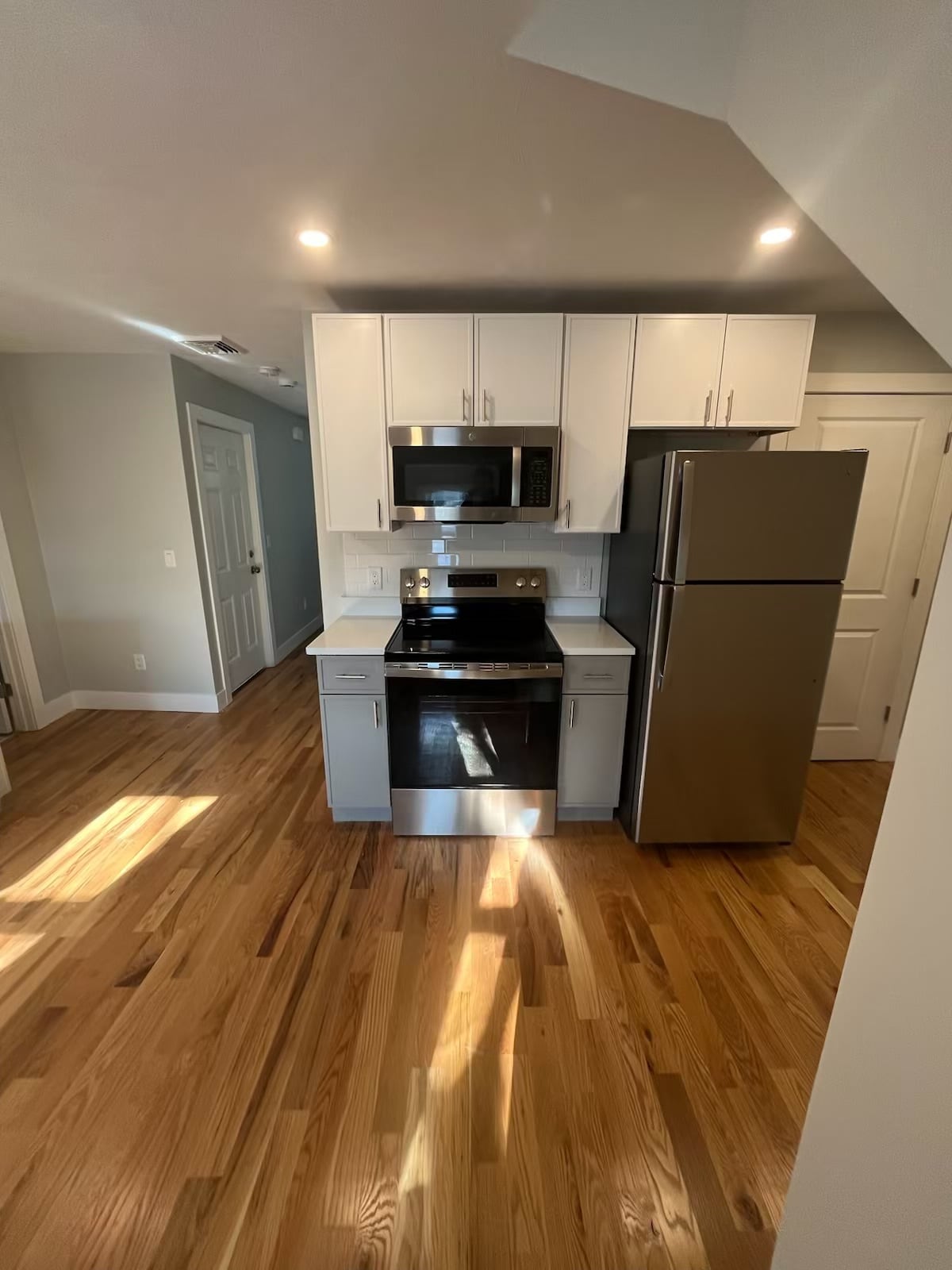 Building Photo - 33 Richards St