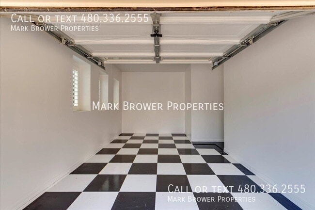 Building Photo - 3732 S Halsted Dr