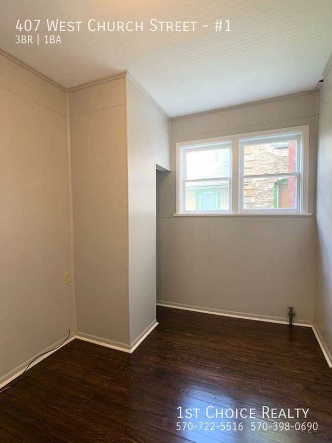 Building Photo - Beautiful remodeled 3 bedroom apartment!