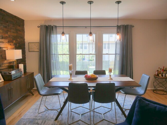 Building Photo - ***Bright and Beautifully Appointed 3BED/3BATH Townhome in Vienna for Rent ***