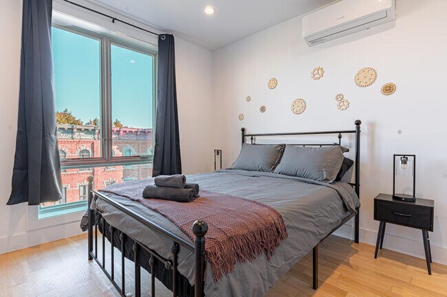 Primary Photo - 1255 Decatur St