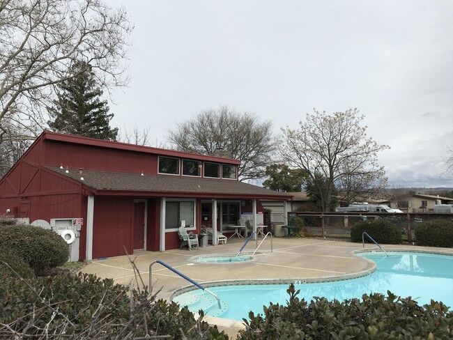 Building Photo - 3 bedroom next to PV High with pool and cl...