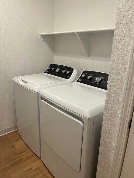 Building Photo - 6850 Sharlands Ave