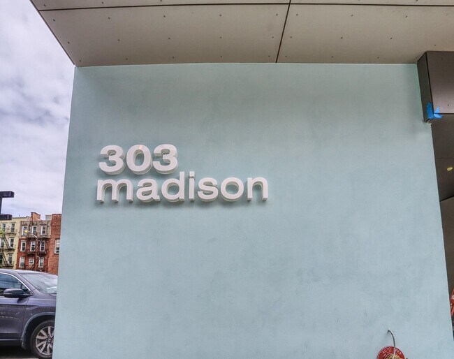 Building Photo - 303 Madison St