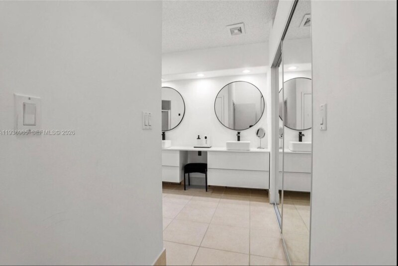 Building Photo - 8165 Pelican Harbour Dr