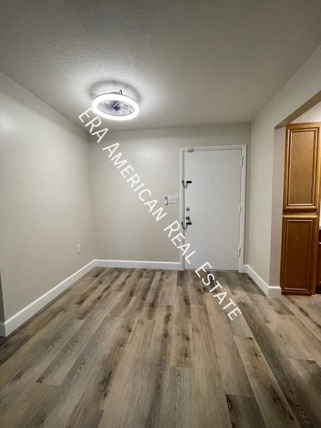 Building Photo - 613 Colonial Dr