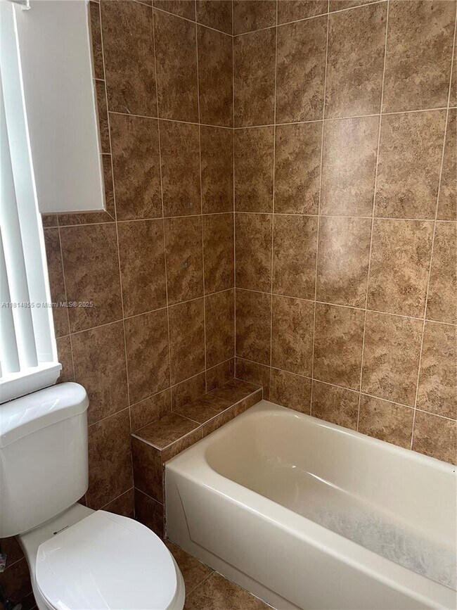 Building Photo - 9044 SW 148th Ct
