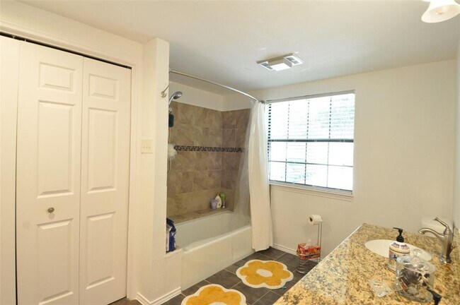 Building Photo - 9902 Talleyran Dr