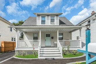 Building Photo - 4 W 11th St