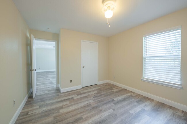 Building Photo - 529 W Metcalfe St