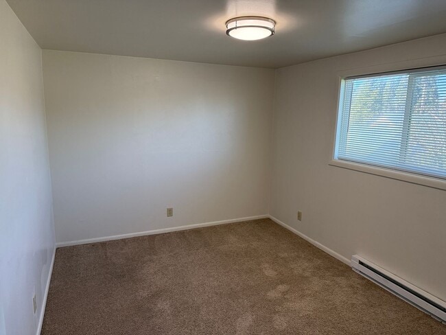 Building Photo - Large upstairs 2 bedroom apartment!