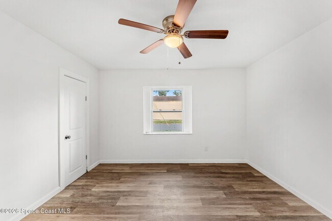 Building Photo - 405 Dummitt Ave