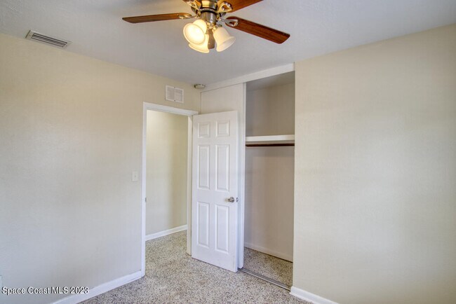 Building Photo - 1010 Bianca Dr NE